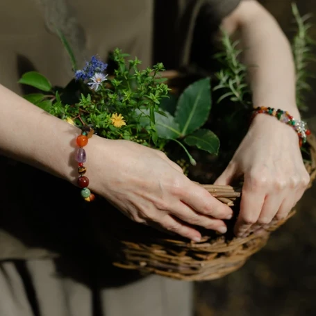bree-jewellery-russet-pebble-fragment-firefly-bracelets-basket-MAVRIC_PHOTOGRAPH