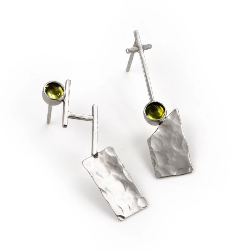 Discordant earrings