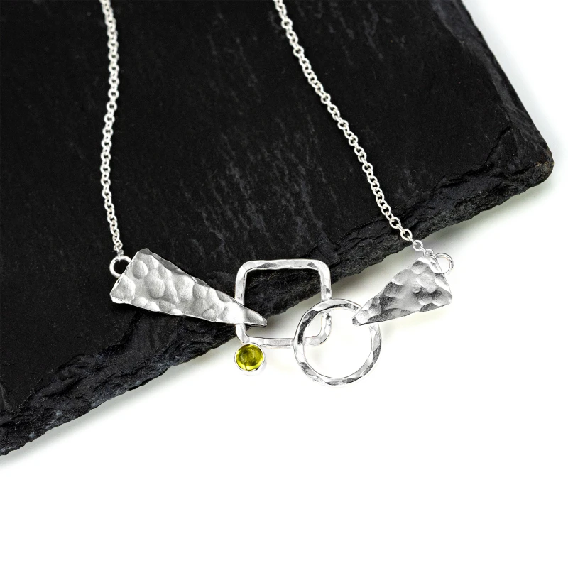 Discordant necklace