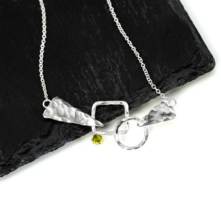 Discordant necklace