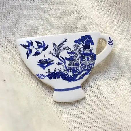 Ceramic Teacup Brooch - Willow Pattern Range
