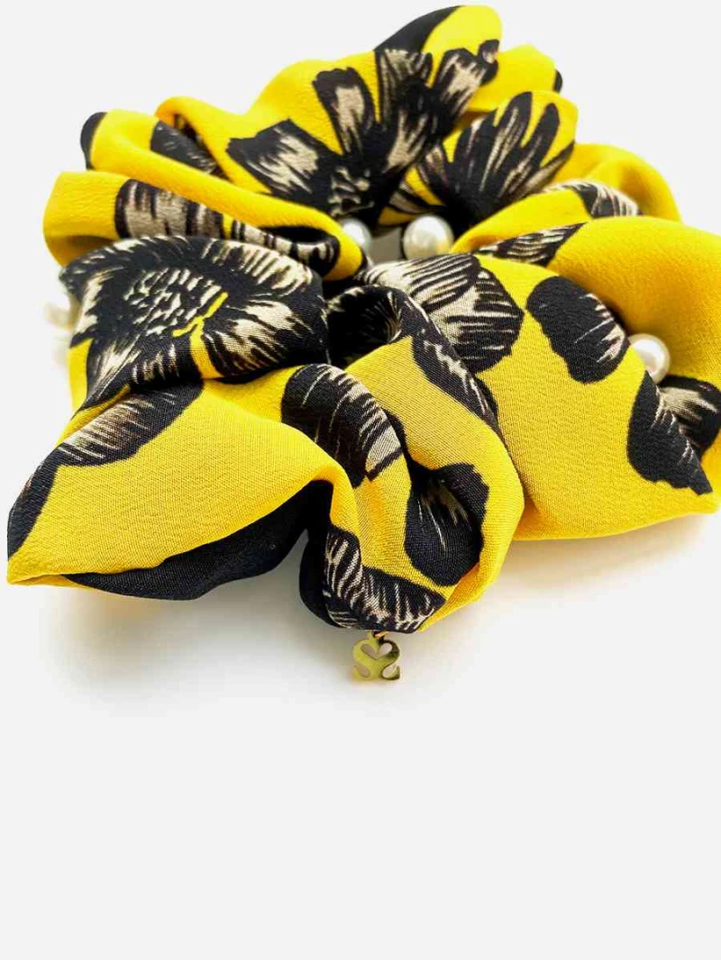 Maria Pearl Scrunchie (2)