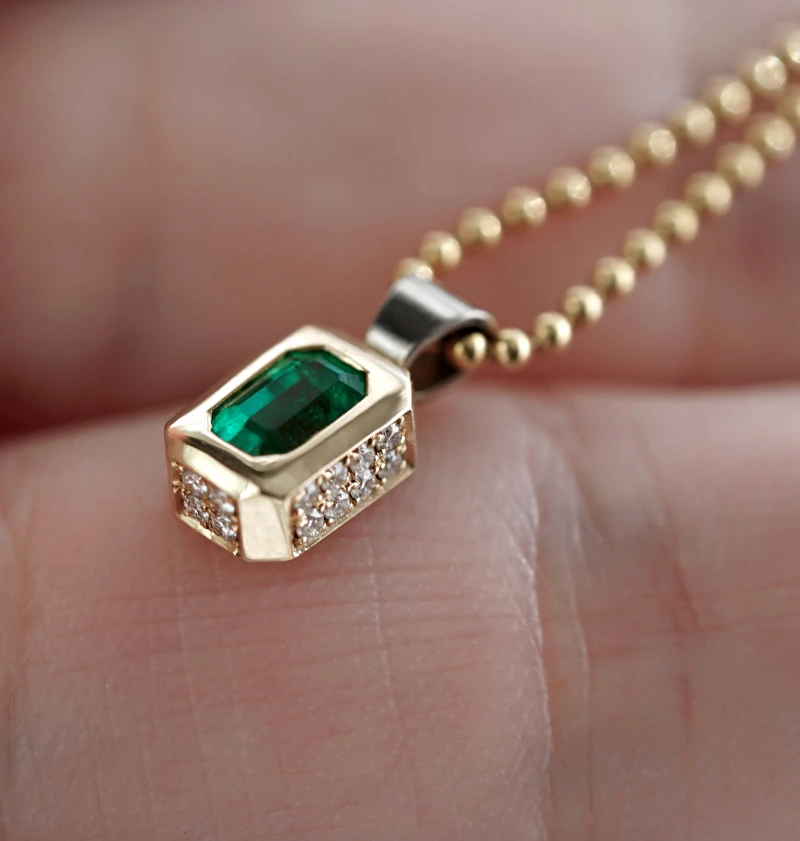 lena-cohen-jewellery-emerald-pendant-necklace-18k-gold