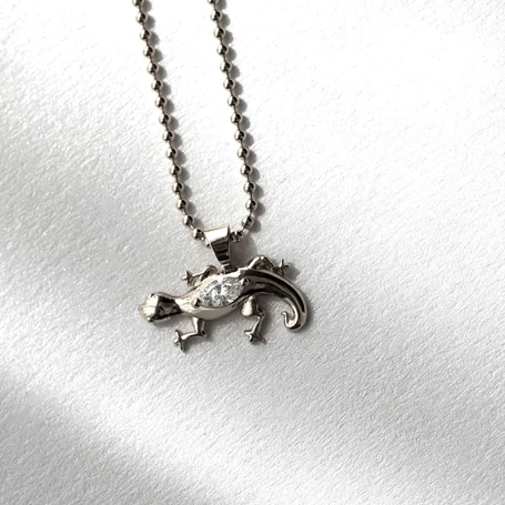 18k-solid-white-gold-salamander-pendant-necklace-lena-cohen-jewellery