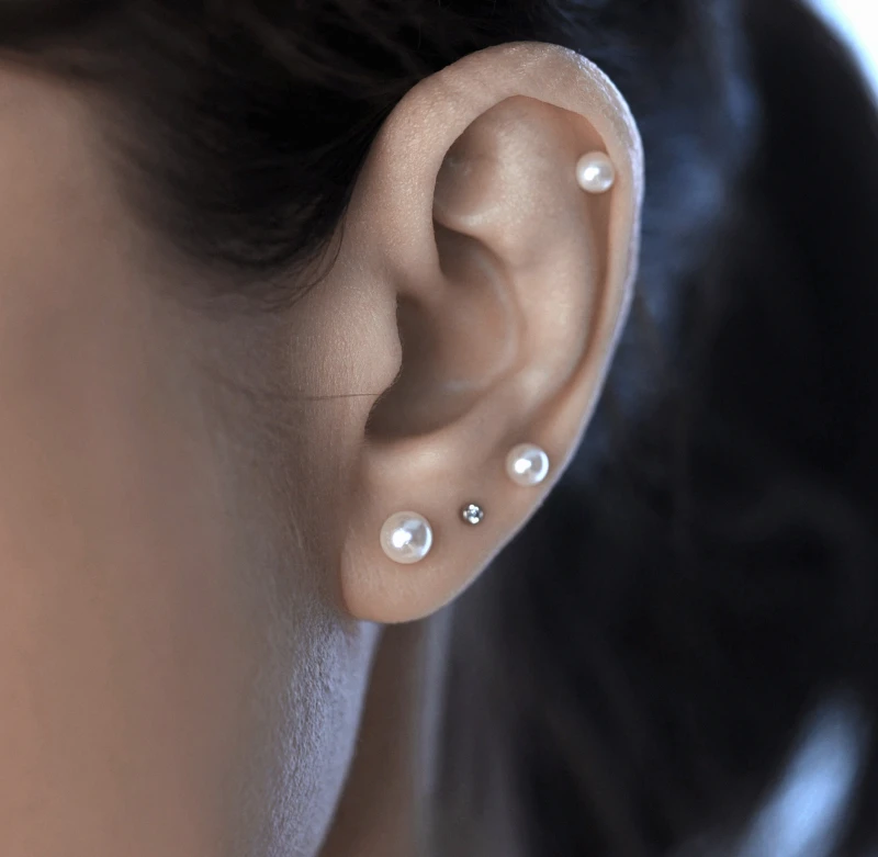 elegant-pearl-studs-flat-back-solid-gold-piercing-cartilage-studs-lena-cohen-jew