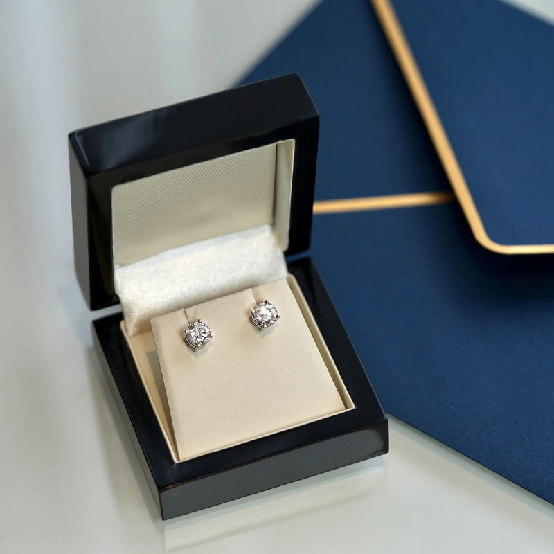 classz-diamond-studs