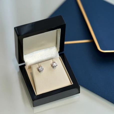 classz-diamond-studs